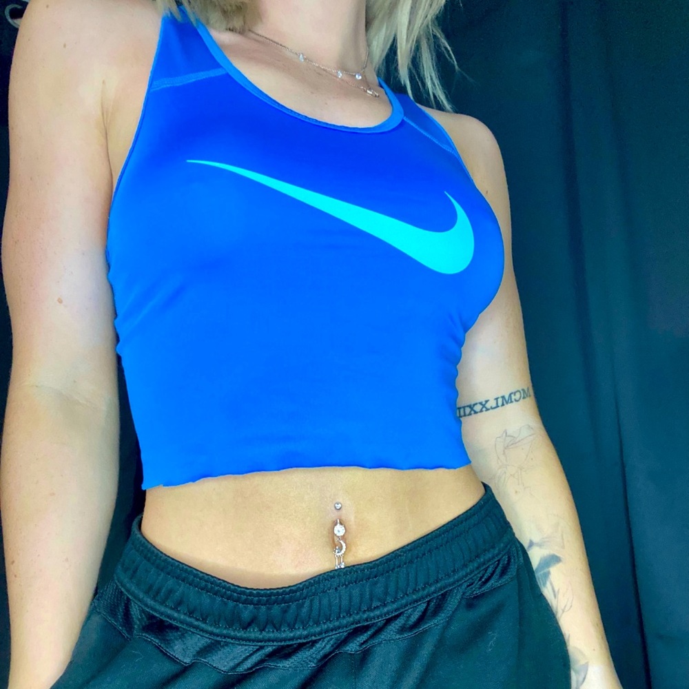 Nike workout shirt cropped